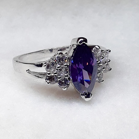 🎀925 Amethyst and White Sapphire Ring - Picture 4 of 6